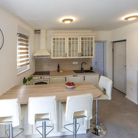 Apartment Pablo In Podstrana